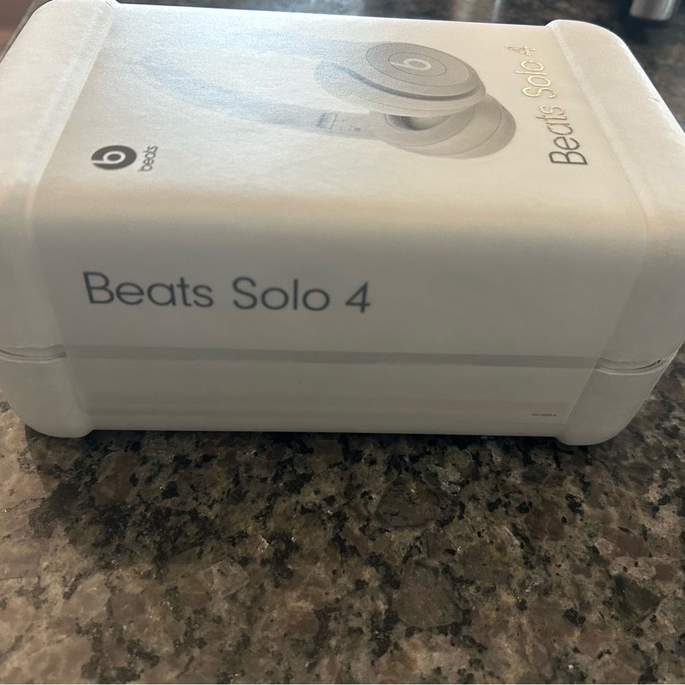NWT Beats Solo 4 Wireless Headphones - White - Never Opened Brand New! - Picture 4 of 4